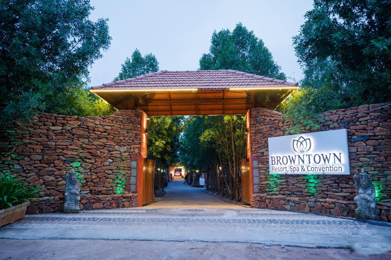 Brown Town Resort & Spa ハイデラバード エクステリア 写真