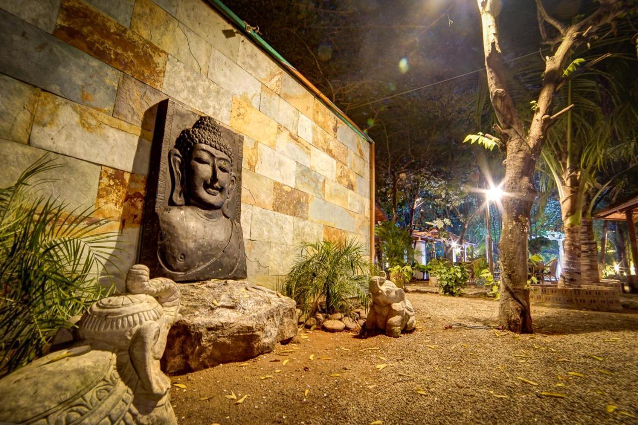 Brown Town Resort & Spa ハイデラバード エクステリア 写真
