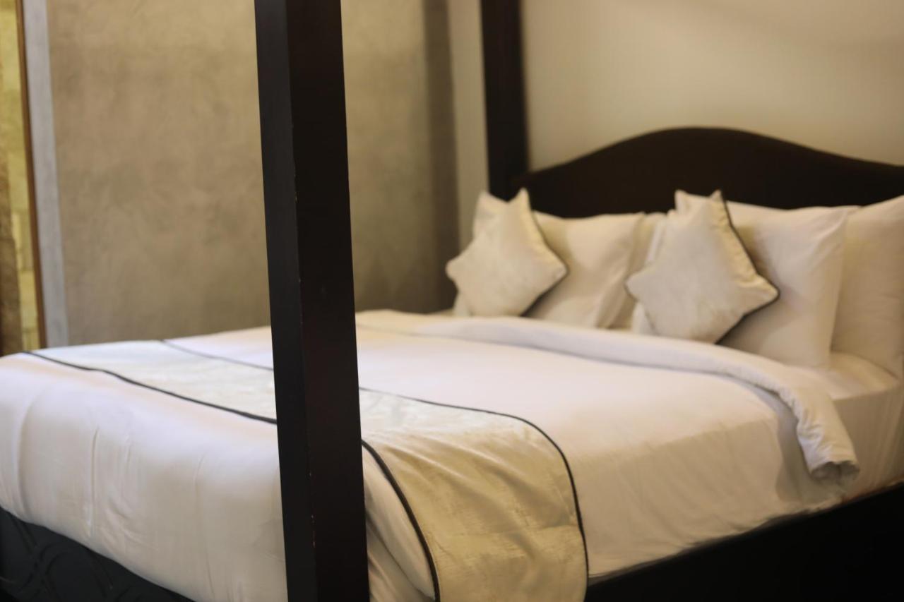 Brown Town Resort & Spa ハイデラバード エクステリア 写真