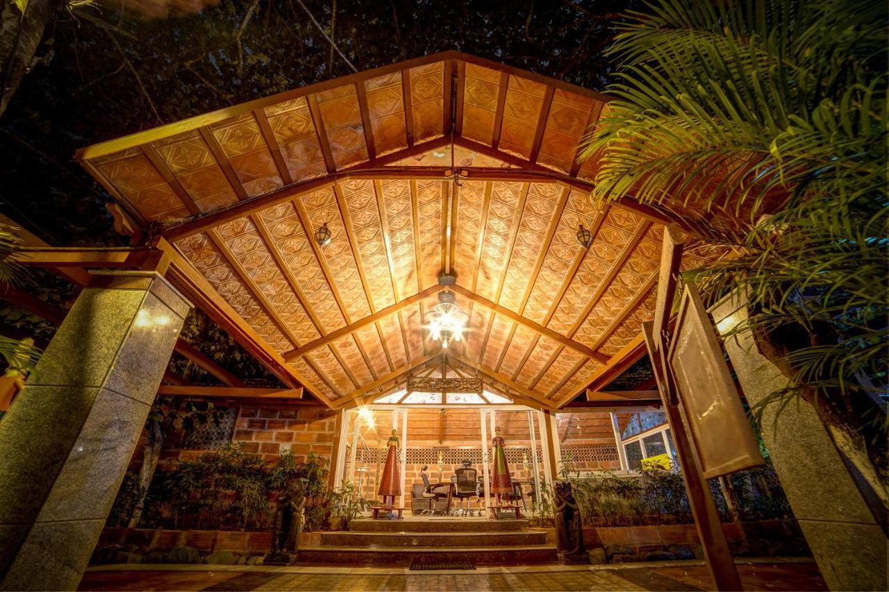 Brown Town Resort & Spa ハイデラバード エクステリア 写真